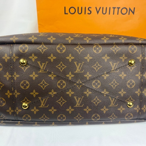 LV Monogram Artsy MM - Picture 6 of 16